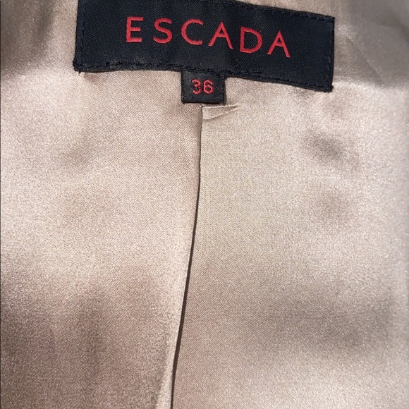 Escada - Picture 4 of 4